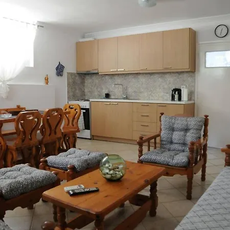 Guest House Dom wakacyjny Agioi Theodoroi (Corinthia)