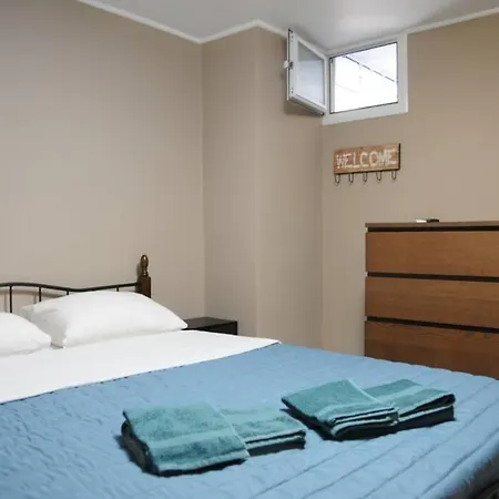 Guest House * Agioi Theodoroi (Corinthia)