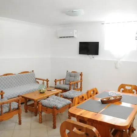 Guest House *